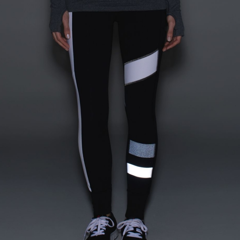 Rare Lululemon Speed Tight II *Full-On Luxtreme Black / White